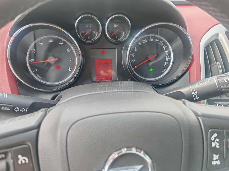 Opel Astra J 1.6 8.5k.w CH