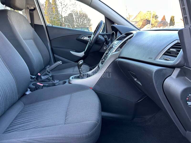 Opel Astra J 1.4 16V ENJOY