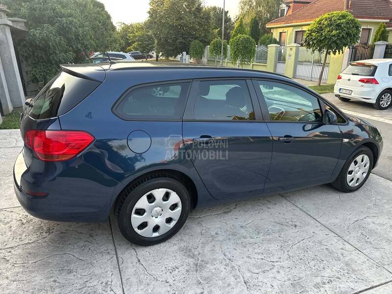 Opel Astra J 1.4 16V ENJOY