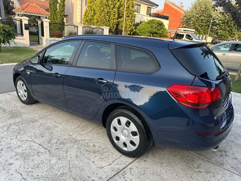 Opel Astra J 1.4 16V ENJOY