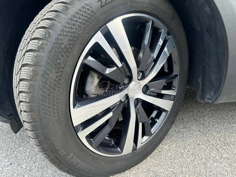 Peugeot 3008 1.5hdi ALLURE NAV