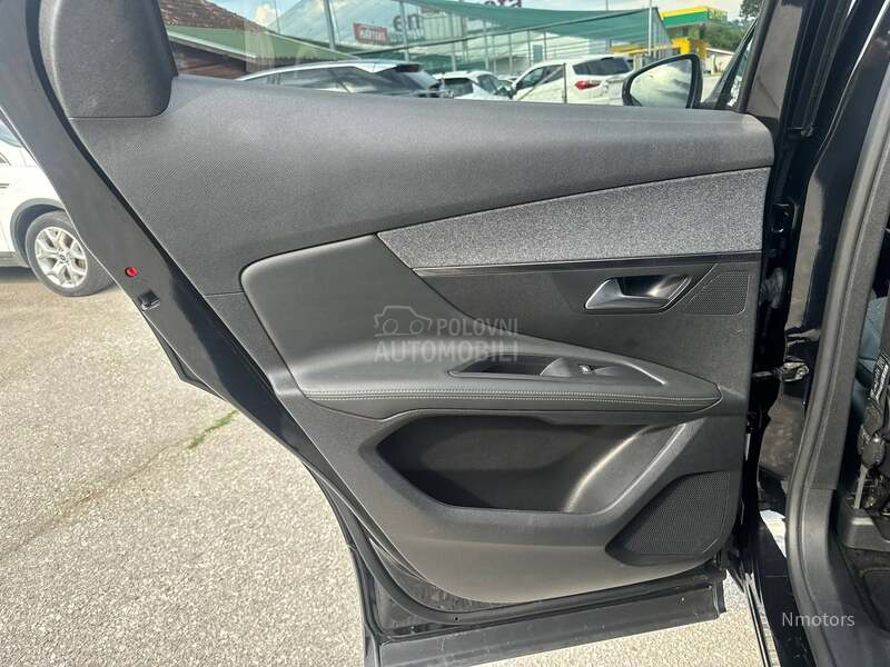 Peugeot 3008 1.5hdi ALLURE NAV