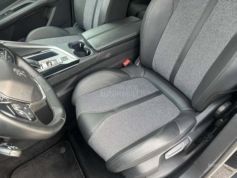 Peugeot 3008 1.5hdi ALLURE NAV