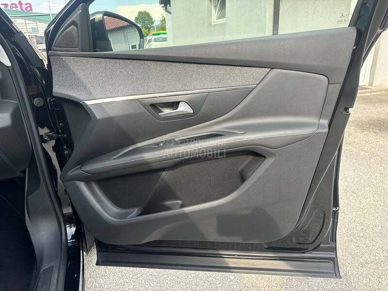Peugeot 3008 1.5hdi ALLURE NAV