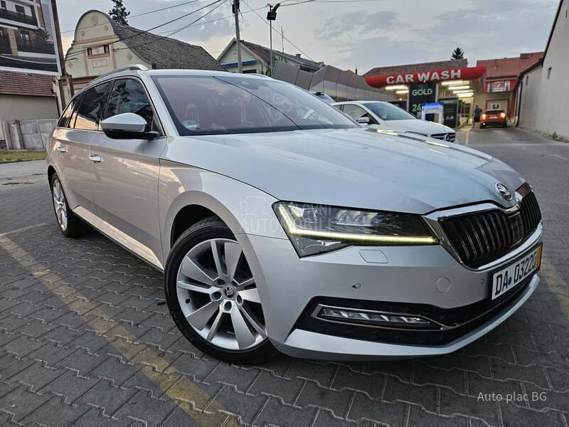 Škoda Superb 2.0TDI DSG/LED/KAM