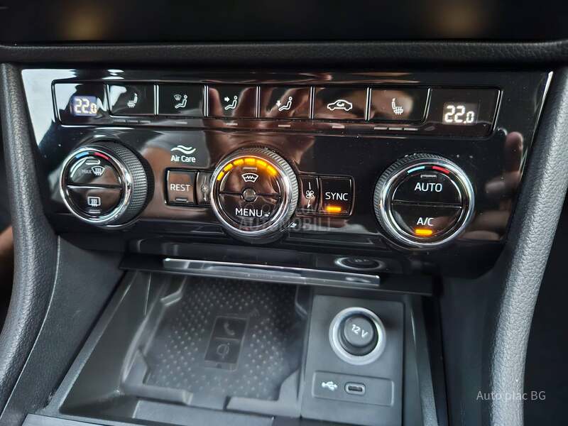 Škoda Superb 2.0TDI DSG/LED/KAM