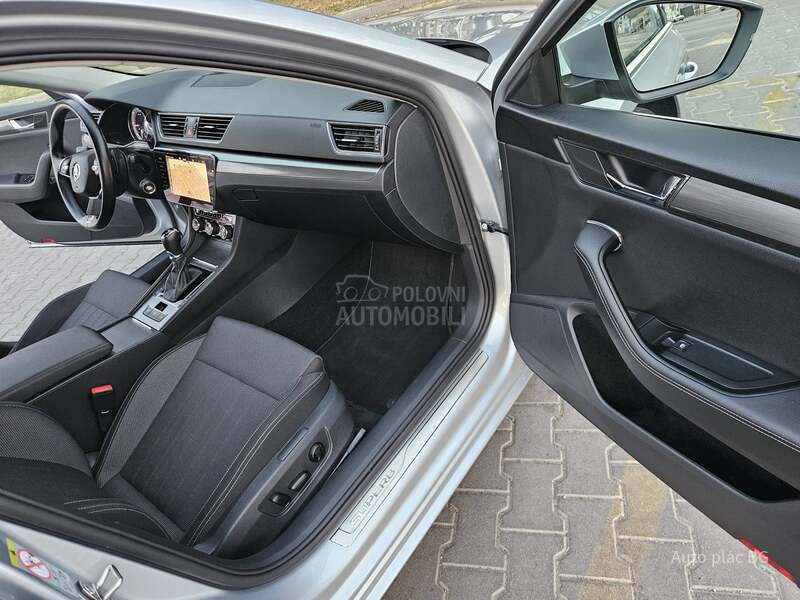 Škoda Superb 2.0TDI DSG/LED/KAM