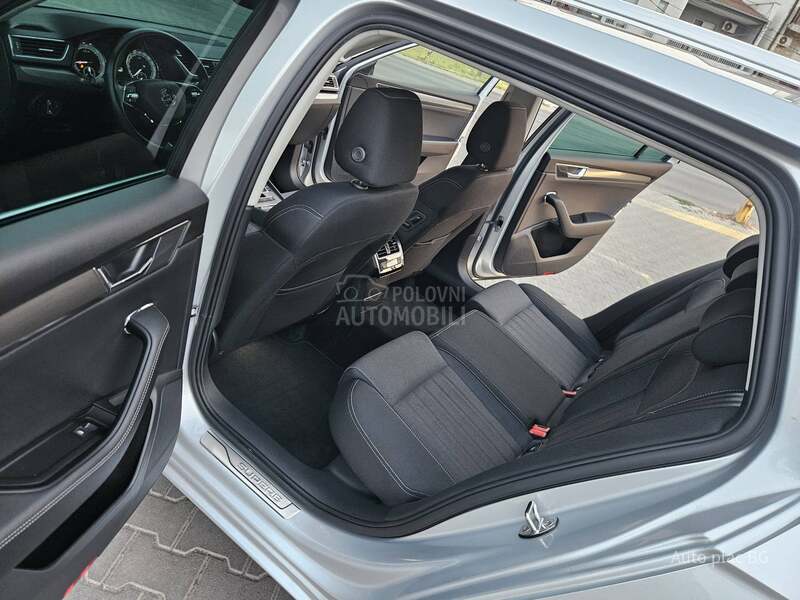 Škoda Superb 2.0TDI DSG/LED/KAM
