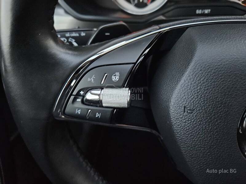 Škoda Superb 2.0TDI DSG/LED/KAM