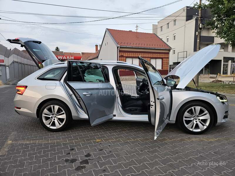Škoda Superb 2.0TDI DSG/LED/KAM