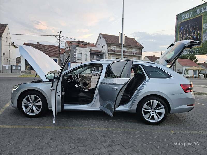 Škoda Superb 2.0TDI DSG/LED/KAM
