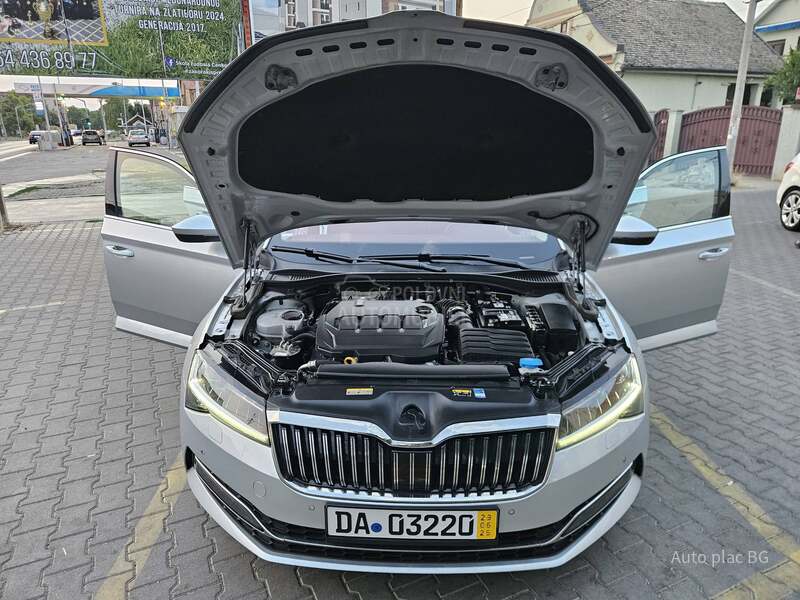 Škoda Superb 2.0TDI DSG/LED/KAM