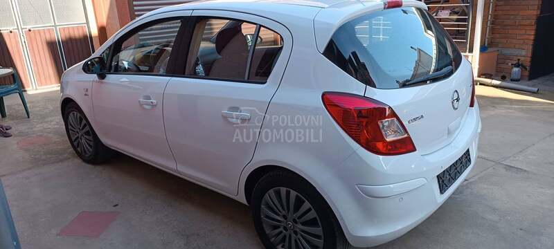 Opel Corsa D 1.2 active
