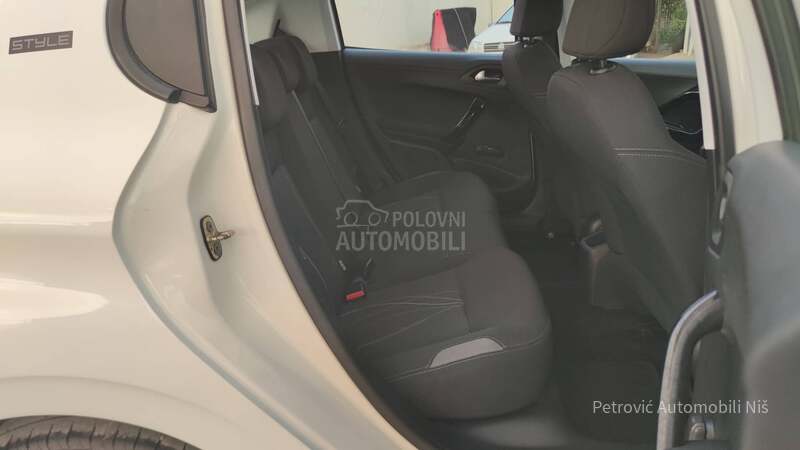 Peugeot 208 1.4 E-HDi /STYLE/NOV