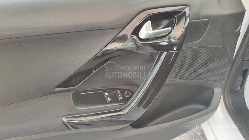 Peugeot 208 1.4 E-HDi /STYLE/NOV