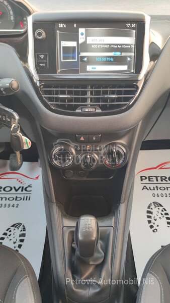 Peugeot 208 1.4 E-HDi /STYLE/NOV