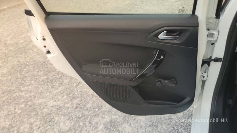 Peugeot 208 1.4 E-HDi /STYLE/NOV