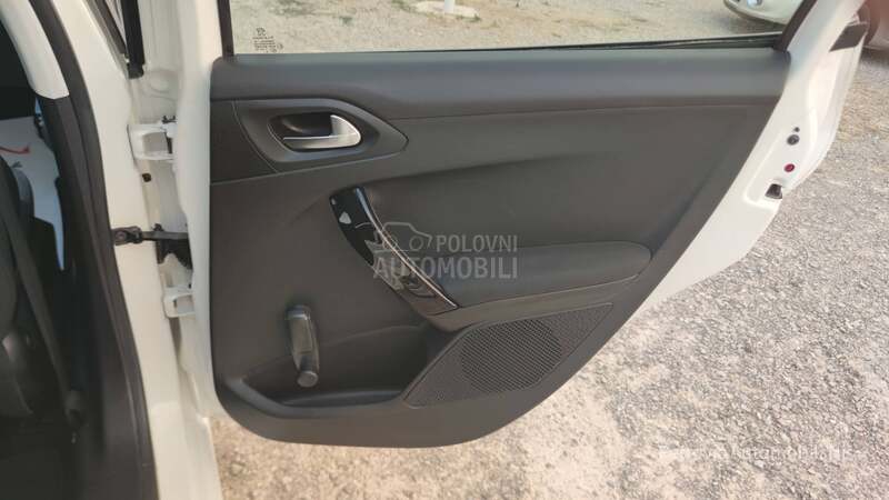 Peugeot 208 1.4 E-HDi /STYLE/NOV