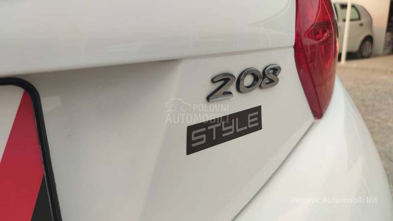 Peugeot 208 1.4 E-HDi /STYLE/NOV