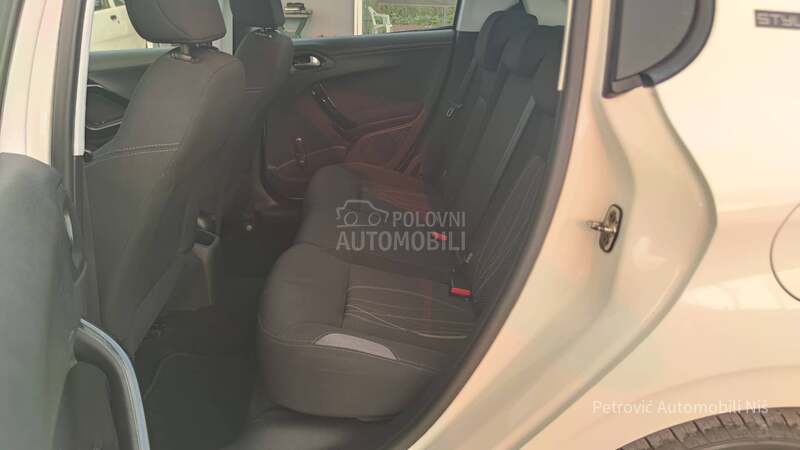 Peugeot 208 1.4 E-HDi /STYLE/NOV