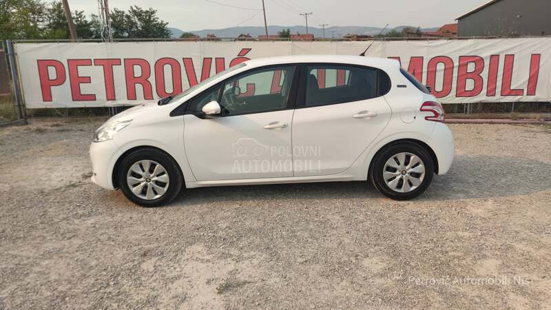 Peugeot 208 1.4 E-HDi /STYLE/NOV