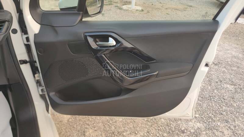 Peugeot 208 1.4 E-HDi /STYLE/NOV
