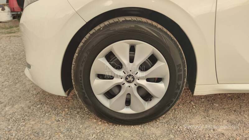 Peugeot 208 1.4 E-HDi /STYLE/NOV