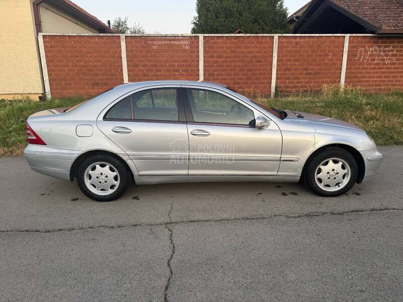 Mercedes Benz C 200 Compresor 120K w
