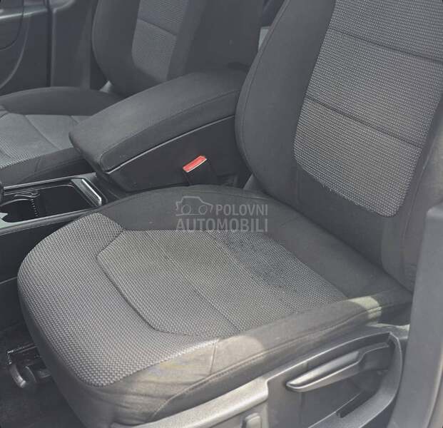 Volkswagen Passat B7 2.0 tdi/ DSG