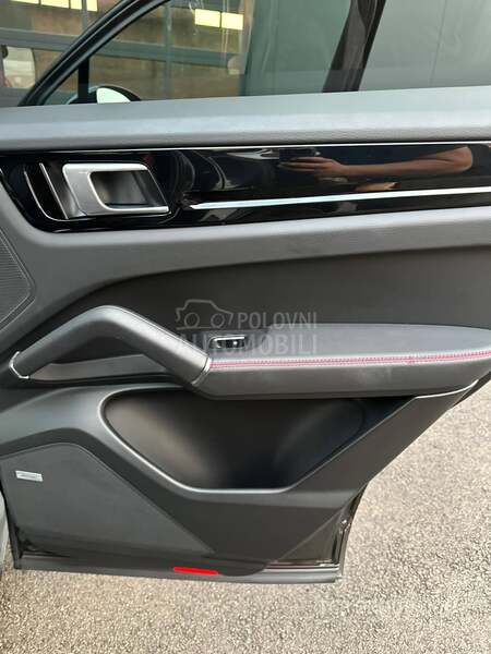 Porsche Cayenne 33000