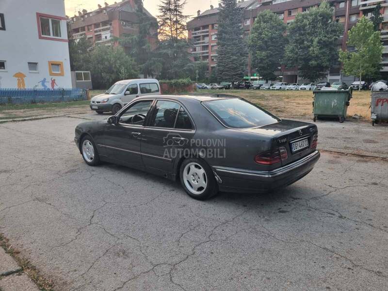 Mercedes Benz E 220 CDI