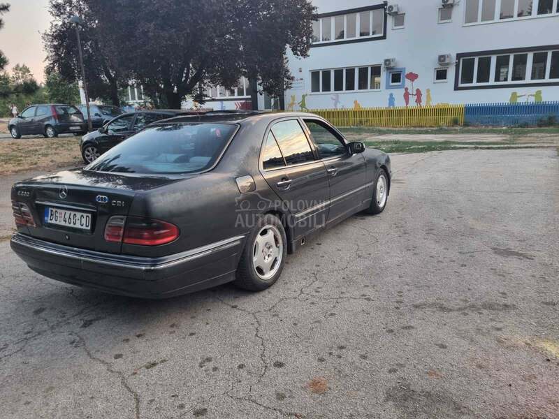 Mercedes Benz E 220 CDI