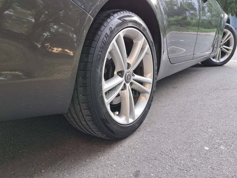 Opel Insignia 2.0 cdti COSMO 4X4