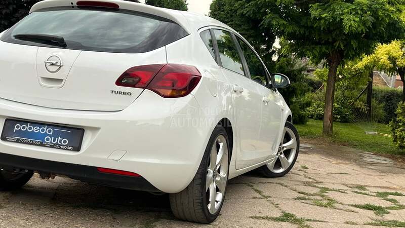 Opel Astra J TURBO