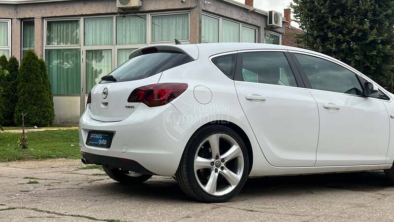 Opel Astra J TURBO