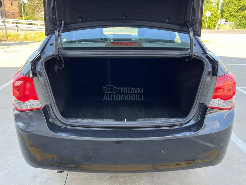 Chevrolet Cruze 1.6b LX CHAMPION