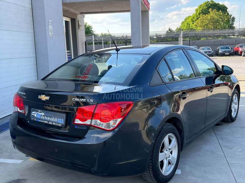 Chevrolet Cruze 1.6b LX CHAMPION