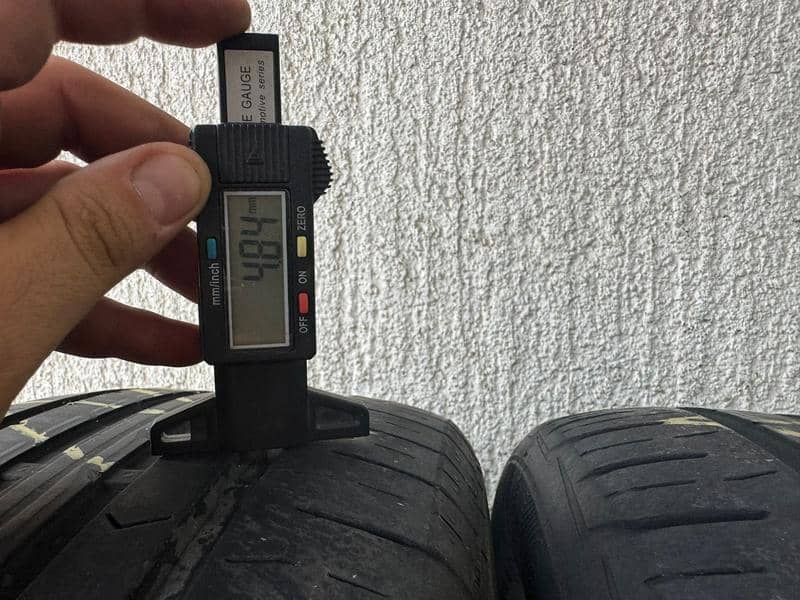 Continental 215/55 R17 Letnja