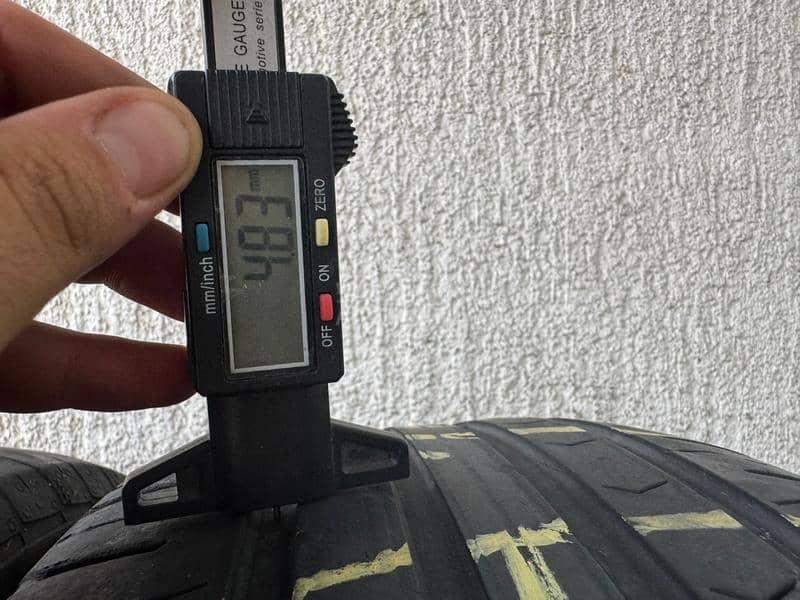 Continental 215/55 R17 Letnja