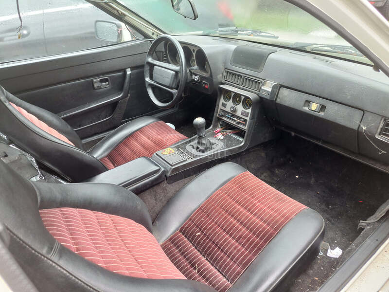 Porsche 944 