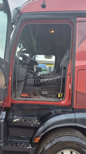 Mercedes Benz 1851 mp4