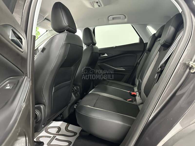 Opel Grandland X 1.2 i INNOVATION
