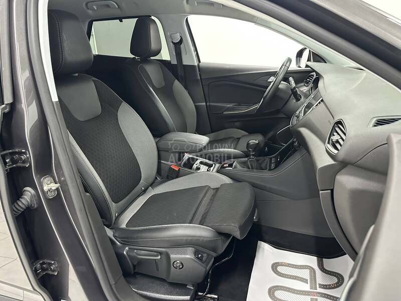 Opel Grandland X 1.2 i INNOVATION