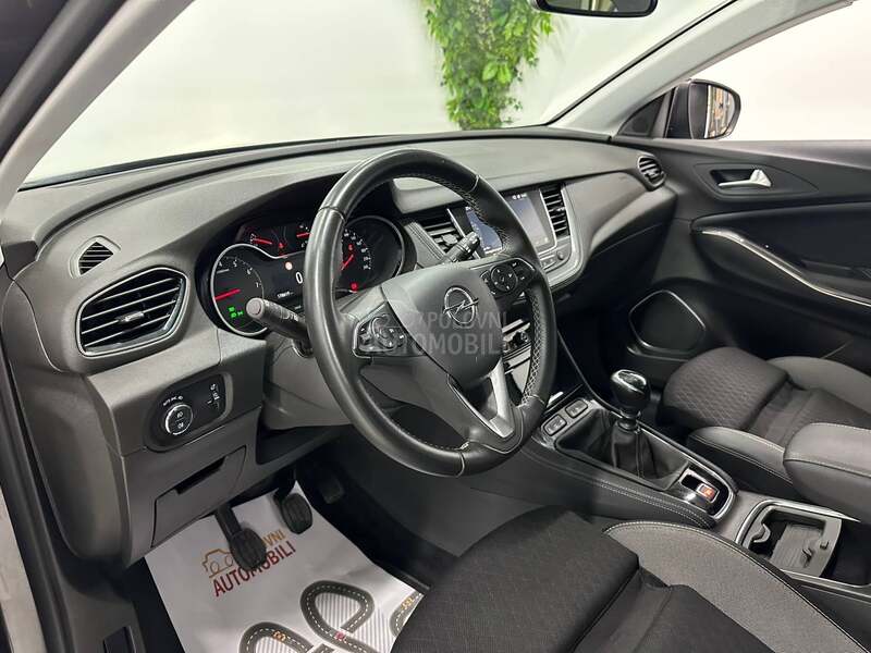 Opel Grandland X 1.2 i INNOVATION