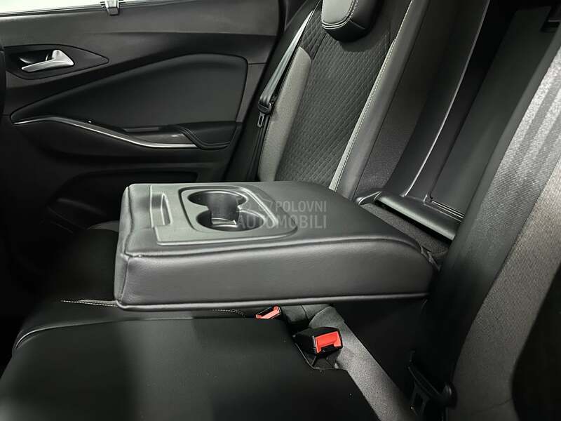 Opel Grandland X 1.2 i INNOVATION