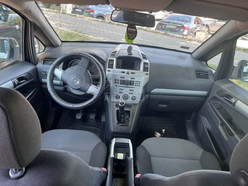 Opel Zafira 1.8, reg. do 08.2026