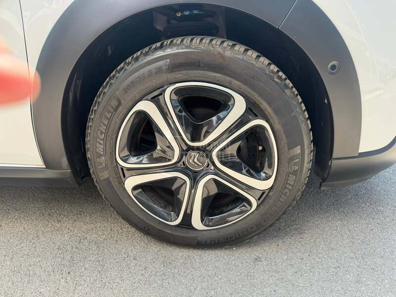 Citroen C3 1.2 b Shine aut