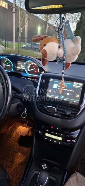 Peugeot 2008 1.2 Allure Platinum