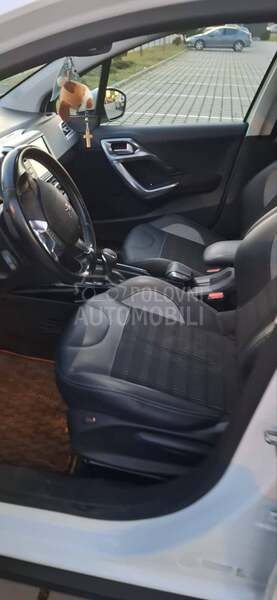 Peugeot 2008 1.2 Allure Platinum