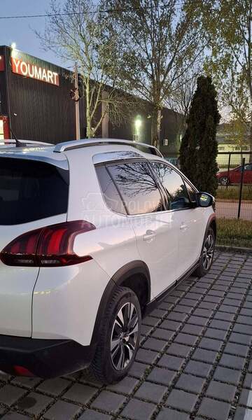Peugeot 2008 1.2 Allure Platinum